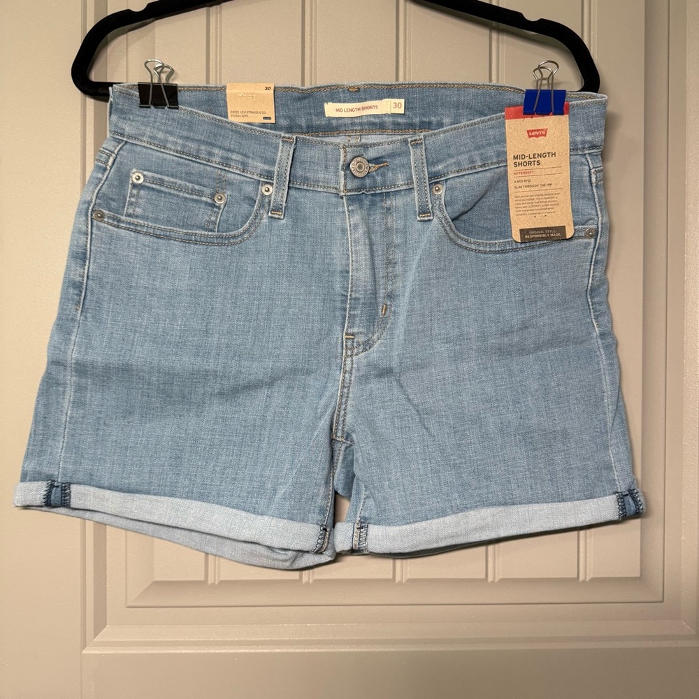 Levi’s Mid Lenth Shorts 30 Women’s